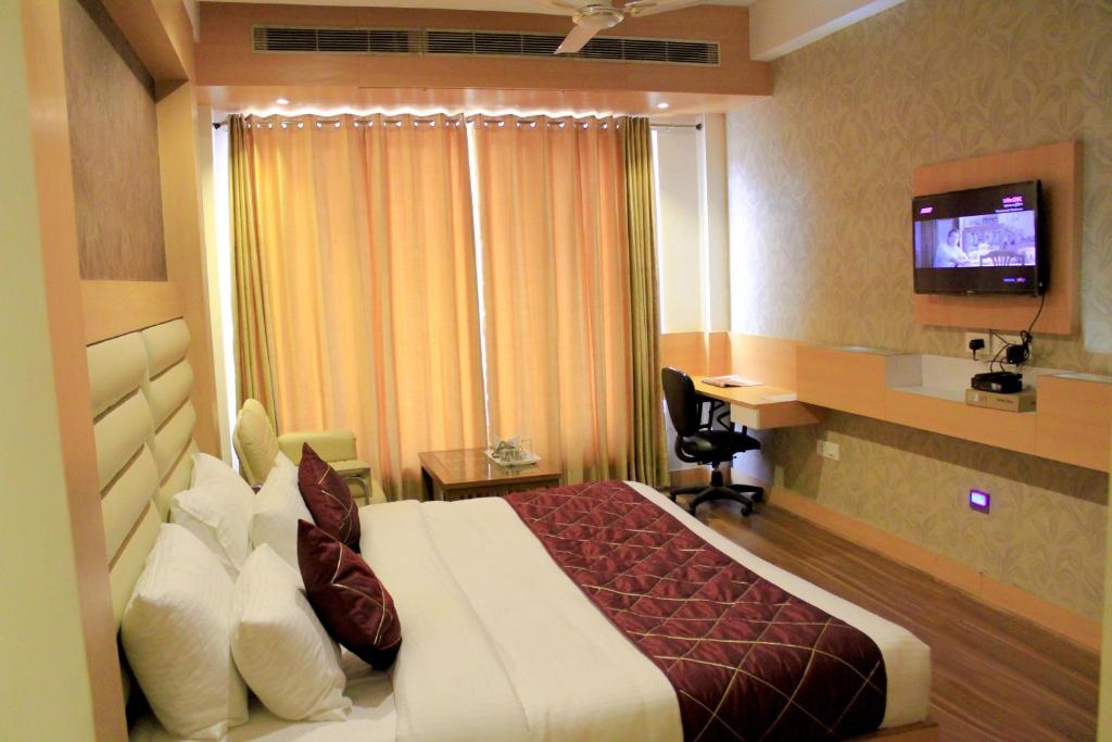 Двухместный (Двухместный номер «Премиум» с 1 кроватью), The Asian Suites-Huda City Centre