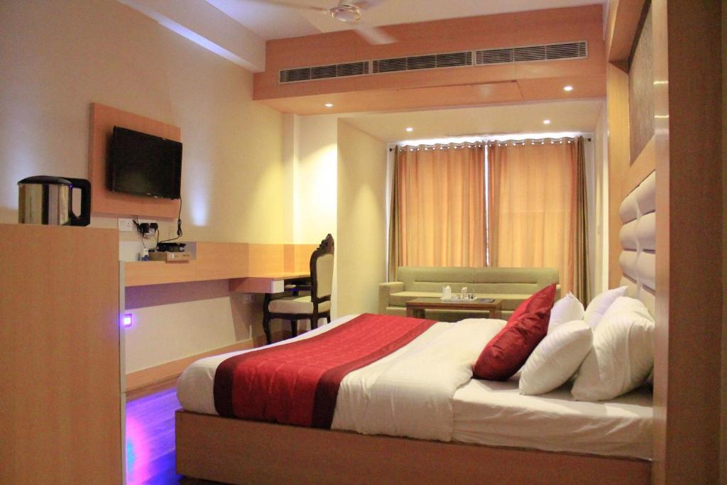 Трехместный (Трехместный номер «Премиум»), The Asian Suites-Huda City Centre