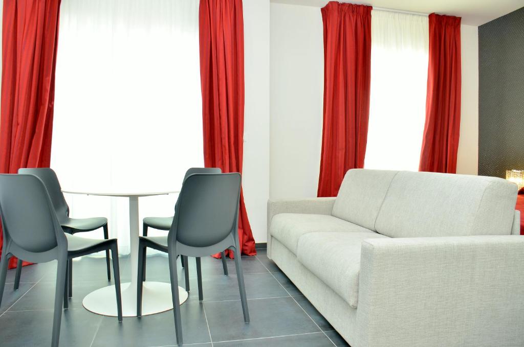 Ashanti Aparthotel - Tap to explore photos