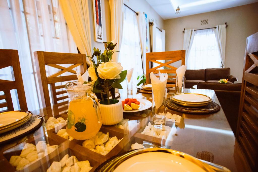 Tunji Homestay - Tap to explore photos