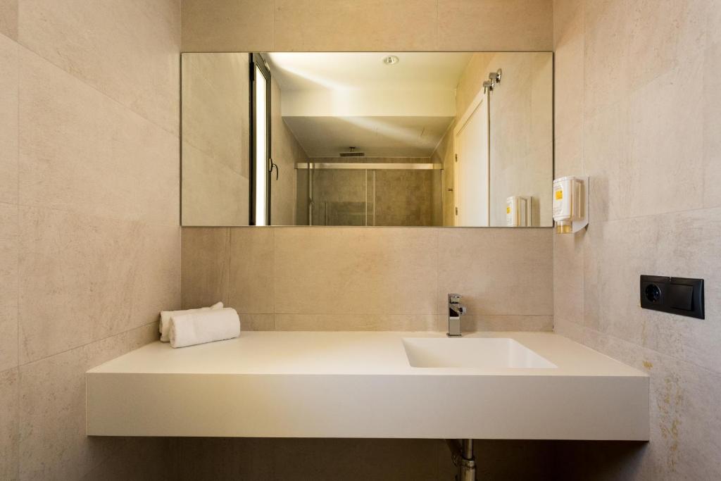 Двухместный (Двухместный номер с 1 кроватью и террасой), Black Swan Hostel Sevilla