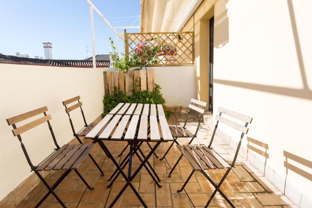 Семейный (Семейный номер с террасой), Black Swan Hostel Sevilla