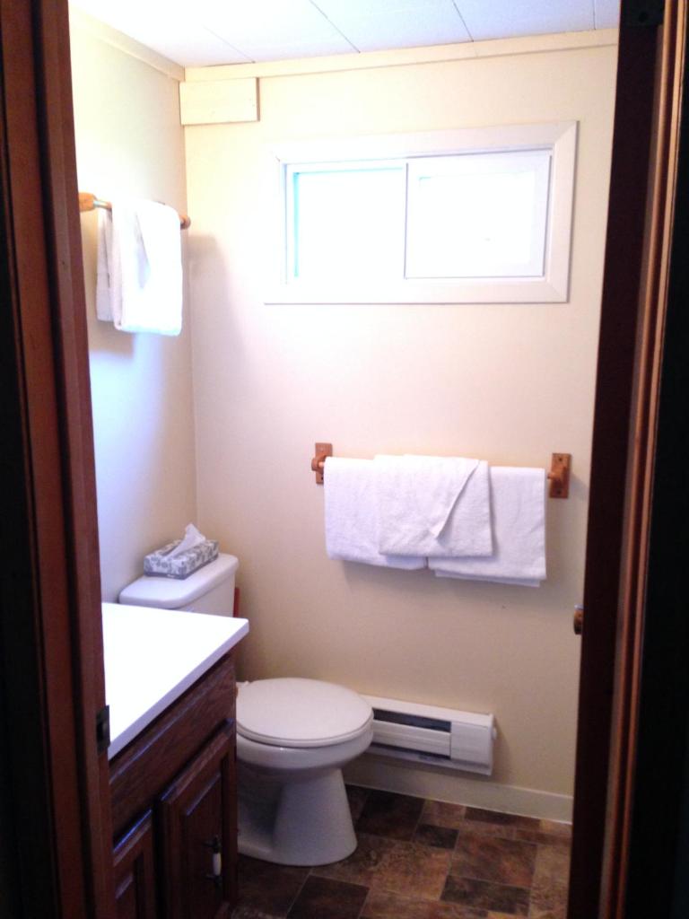 Colonial Bay Motel and Cottages photo 3
