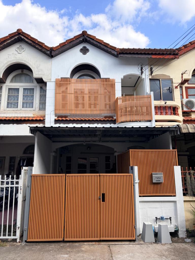 Downtown Entire House - Mae Moli