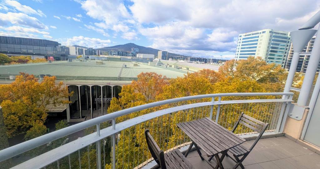 Dana-Central Apartment with Mount Ainslie Views - Tap to explore photos