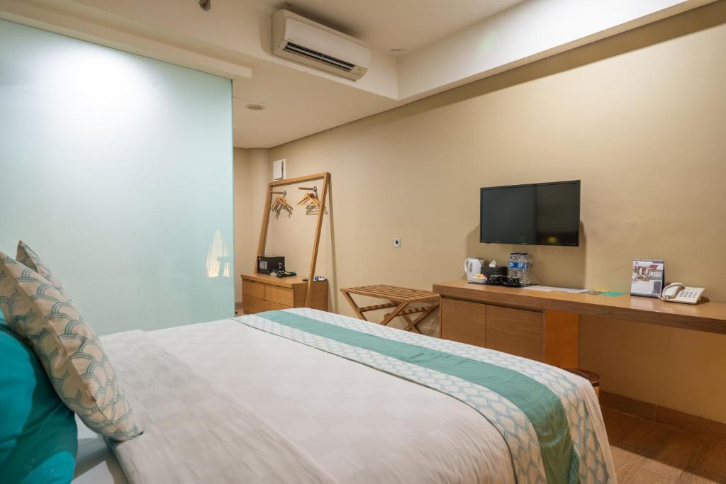 Bedrock Hotel Kuta - Tap to explore photos