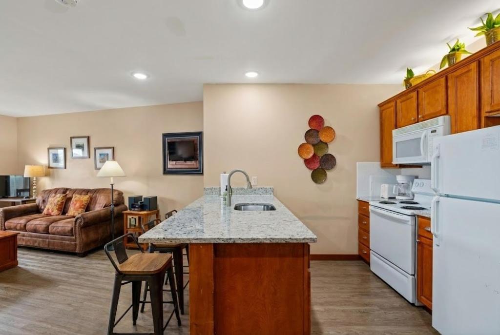 No Resort Fee Pool-View Ski-InOut Ballhooter - Tap to explore photos