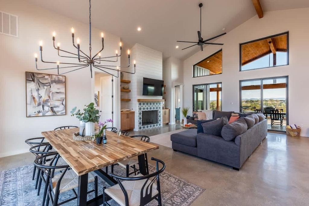Johnson City Limits Panoramic Hill Country Views! - Tap to explore photos