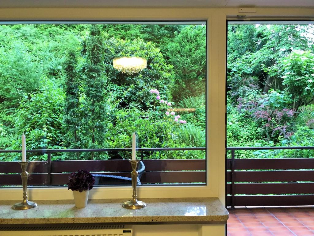 Apartment - zentrumsnah, eigener Parkplatz und großer Balkon ins Grüne photo 1