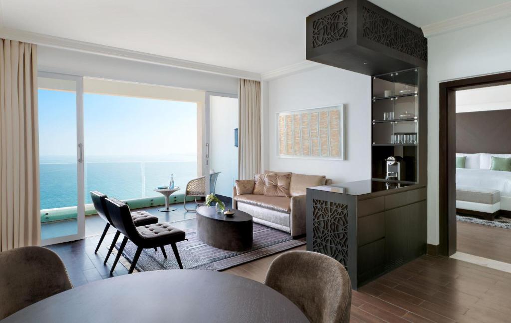 Сьюит (Люкс с 1 спальней - Для некурящих), Курортный отель Fairmont Fujairah Beach Resort