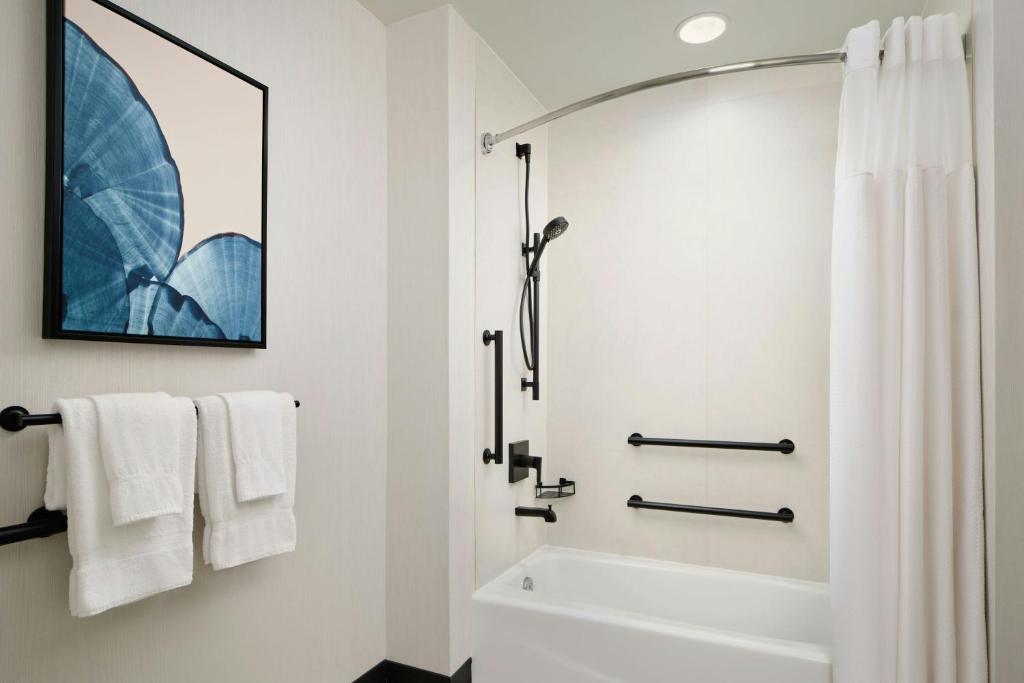 Courtyard by Marriott San Luis Obispo - Tap to explore photos