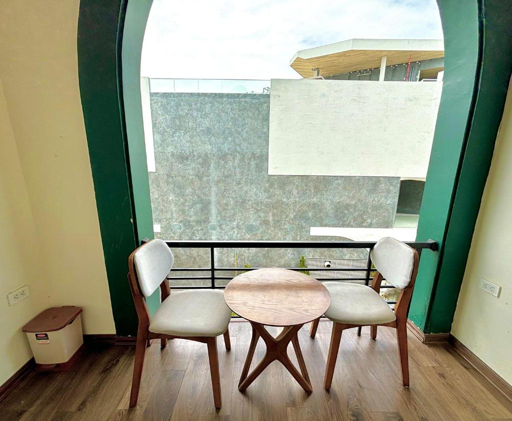 Le Pont Bungalow Hostel - Tap to explore photos
