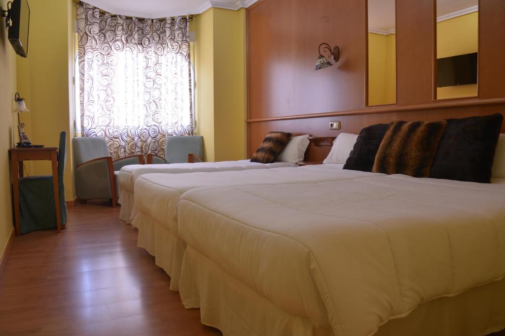 Hotel Aro'S photo 1
