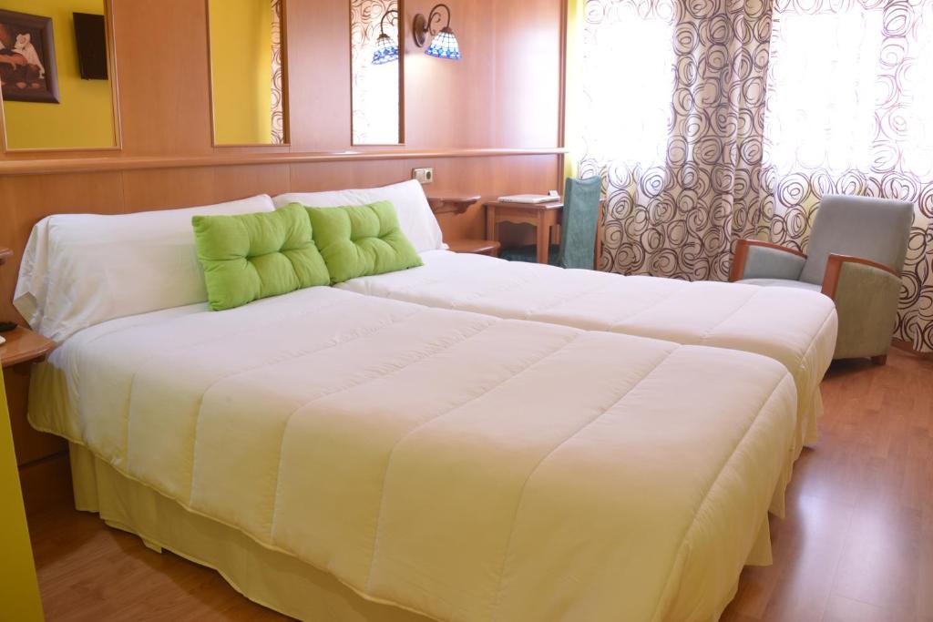 Hotel Aro'S photo 3