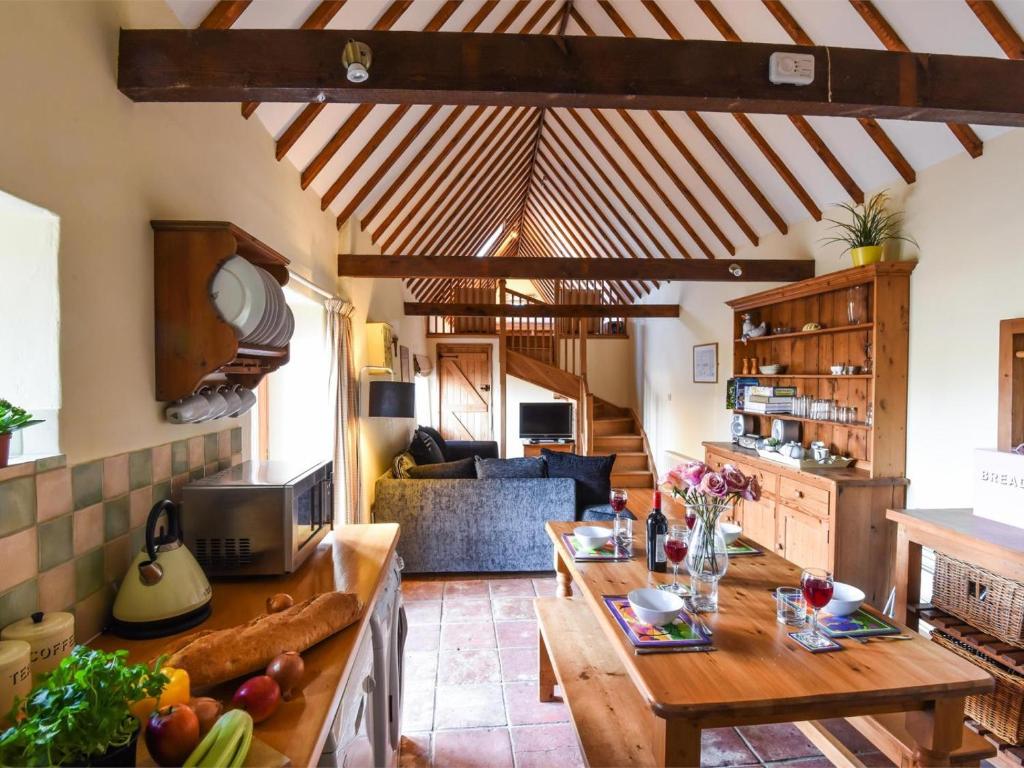 2 Bed in Briston oc-kt009 - Tap to explore photos