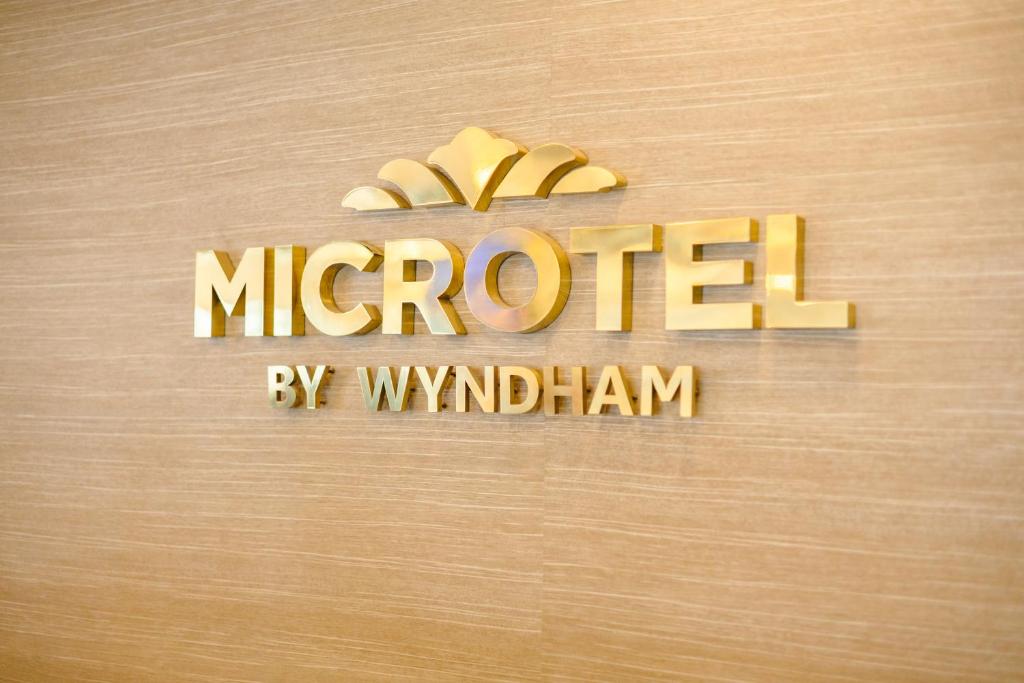 Microtel by Wyndham Batangas - Tap to explore photos