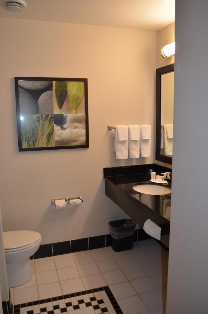 Fairfield Inn & Suites by Marriott Sault Ste. Marie - Tap to explore photos
