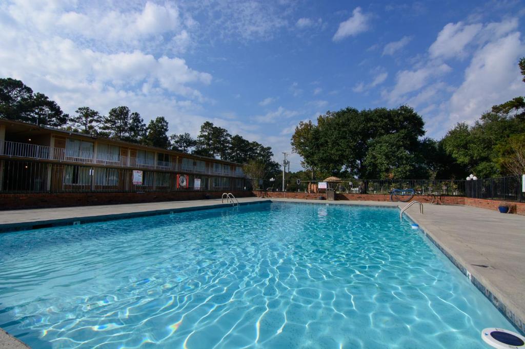 Calloway Inn and Suites photo 4