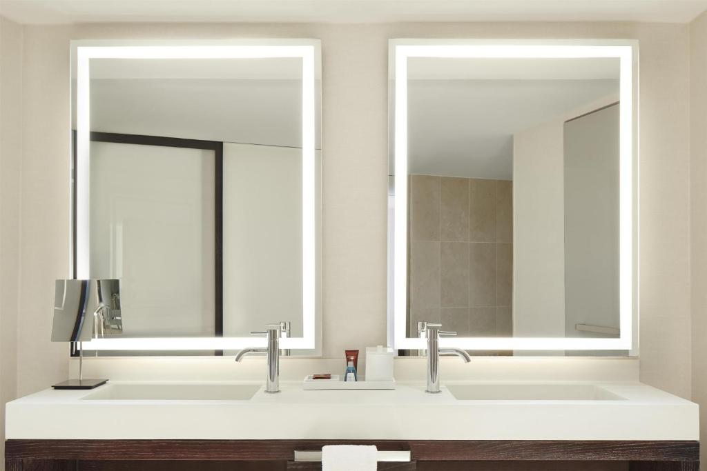 Conrad New York Downtown by Hilton Room Type - Luxury Corner Suite