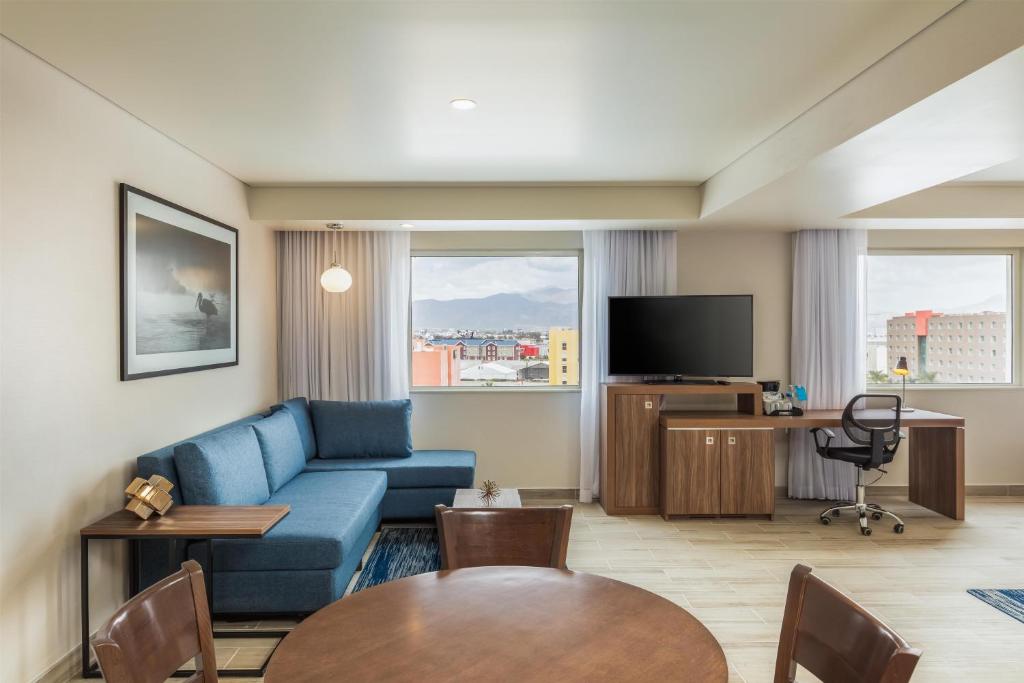 Hampton Inn by Hilton Tijuana - Tap to explore photos