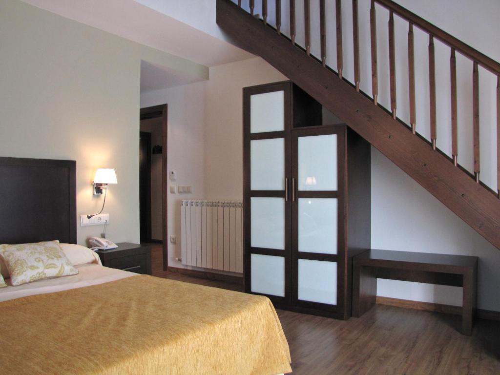 Семейный (Семейный номер с видом на горы (для 2 взрослых и 2 детей)), Hotel Sesué