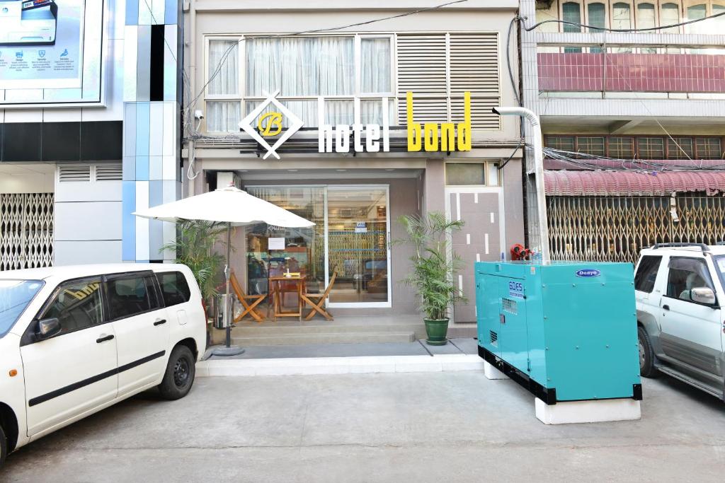 Hotel Bond photo 2