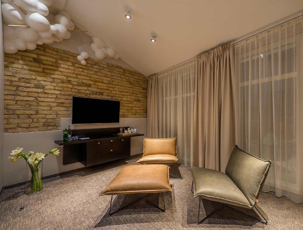 Сьюит (Полулюкс с террасой), Artagonist Art Hotel