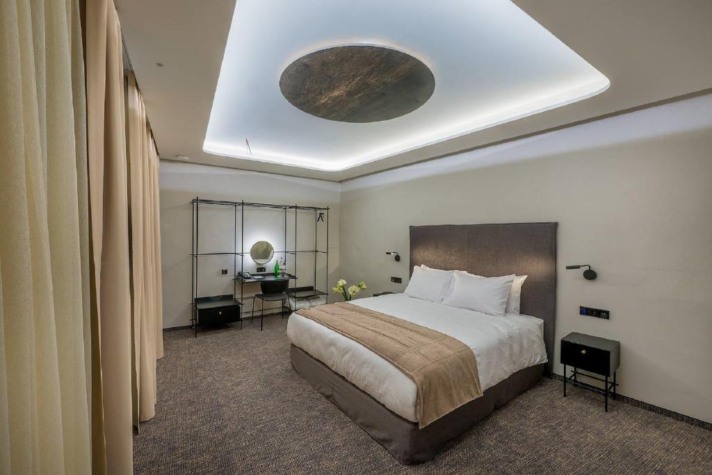 Сьюит (Люкс с балконом), Artagonist Art Hotel