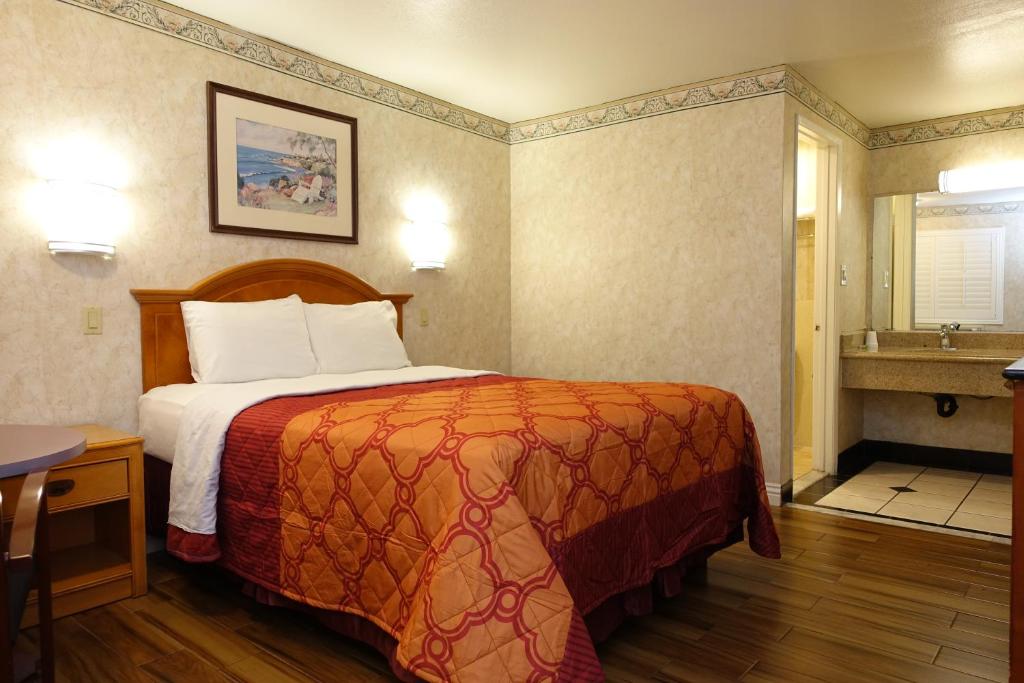 Tropic Lodge image