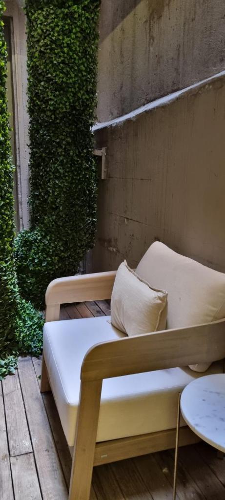 Búho Boutique Rooms - Tap to explore photos