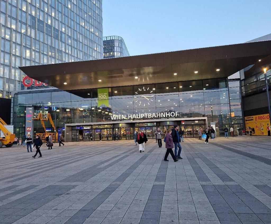 City-Refugium Mariahilfer Straße Stilvolles Wohnen am Puls der Stadt T4, Vienna