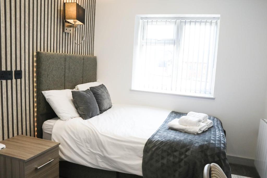 Modern 4 BR flat with 4 ensuites in central Reading, Bracknell Forest