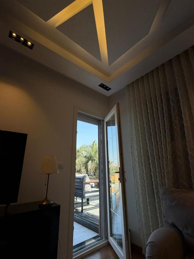 Chic Room n Luxury Villa Garden 8 Pool Access - Tap to explore photos