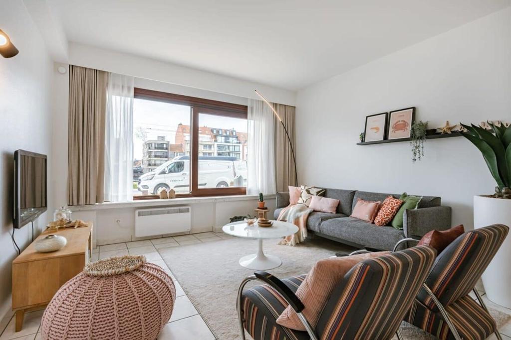 Casiola - Boulevard apartment near the beach - Tap to explore photos