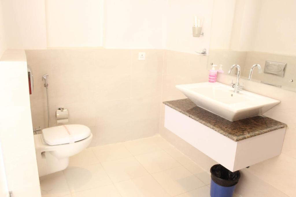 Двухместный (Двухместный номер «Премиум» с 1 кроватью), The Asian Suites-Huda City Centre