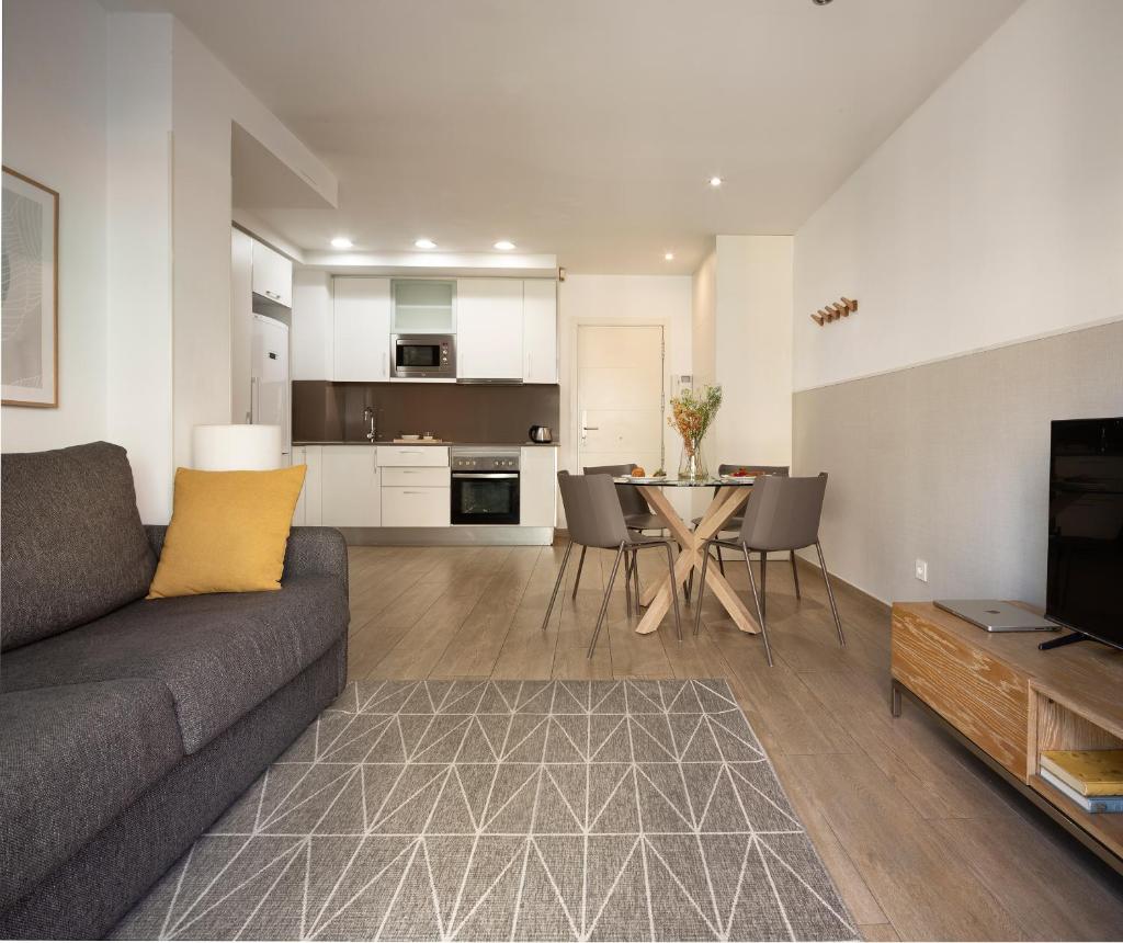 Feelathome Plaza Apartments - Tap to explore photos