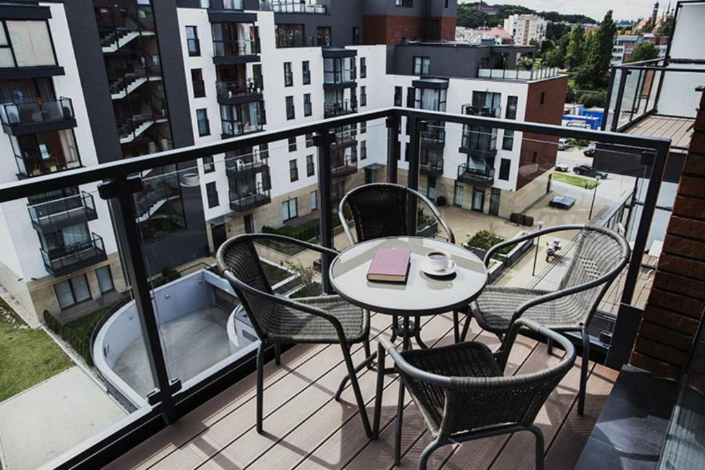 Апартаменты (Апартаменты с 2 спальнями и балконом), Holidays Home Apartamenty Chmielna