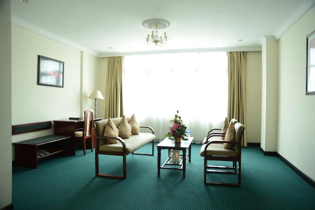 Сьюит (Люкс), Saigontourane Hotel