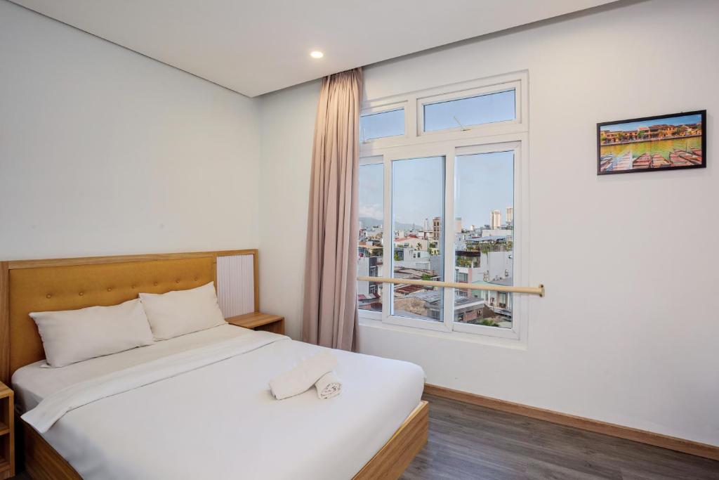 Palmier Hotel - Art House Da Nang - Tap to explore photos