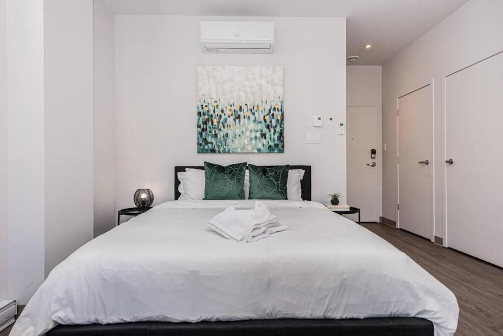 Amazing and Perfectly Located Flat by Denstays - Tap to explore photos