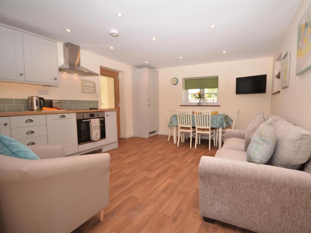 2 Bed in Bristol oc-75697 - Tap to explore photos