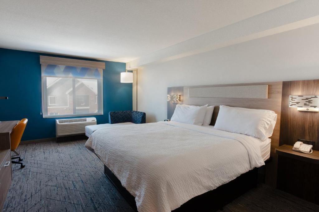 Holiday Inn Express & Suites Logan by IHG - Tap to explore photos