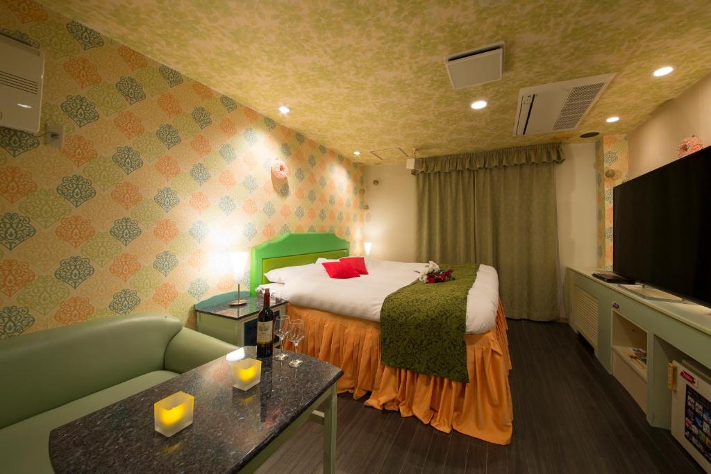 HOTEL Gallery - Adults Only - Tap to explore photos