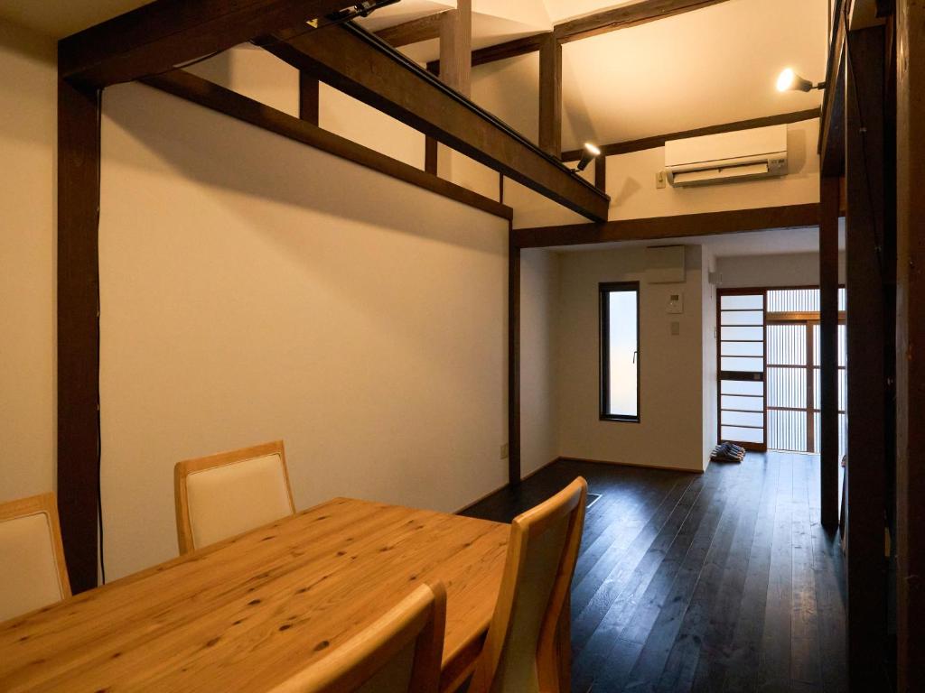 Villa near Kinkakuji Pets OK free Parking 金閣寺周辺 貸切町屋 ペットOK 無料駐車場 - Tap to explore photos