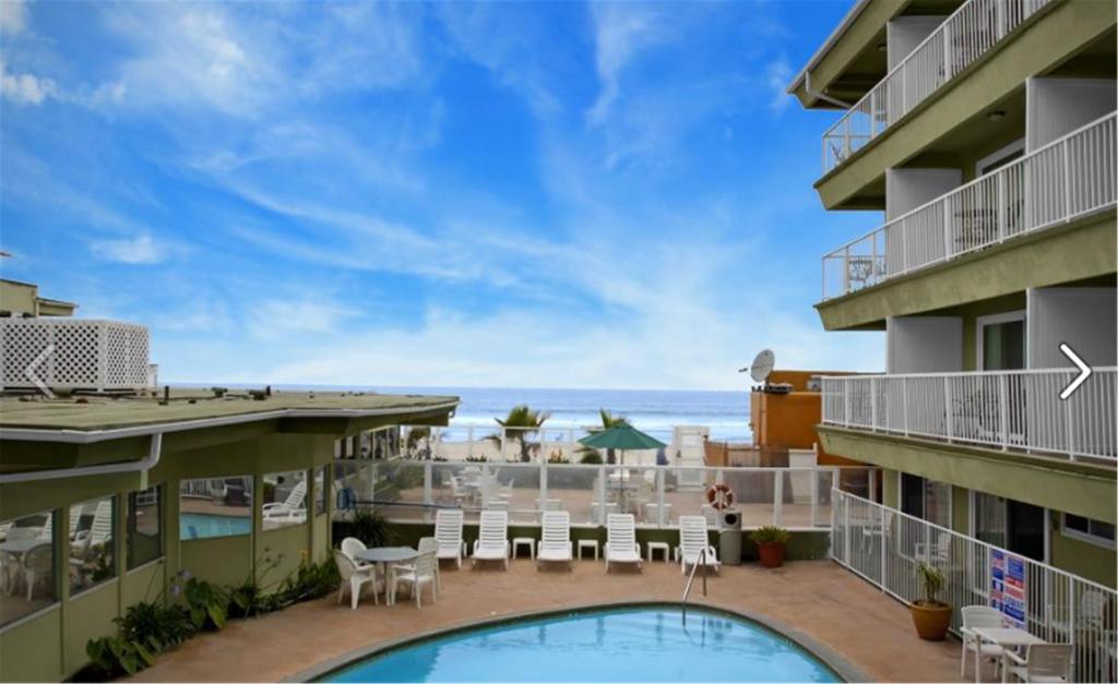 Surfer Beach Hotel image