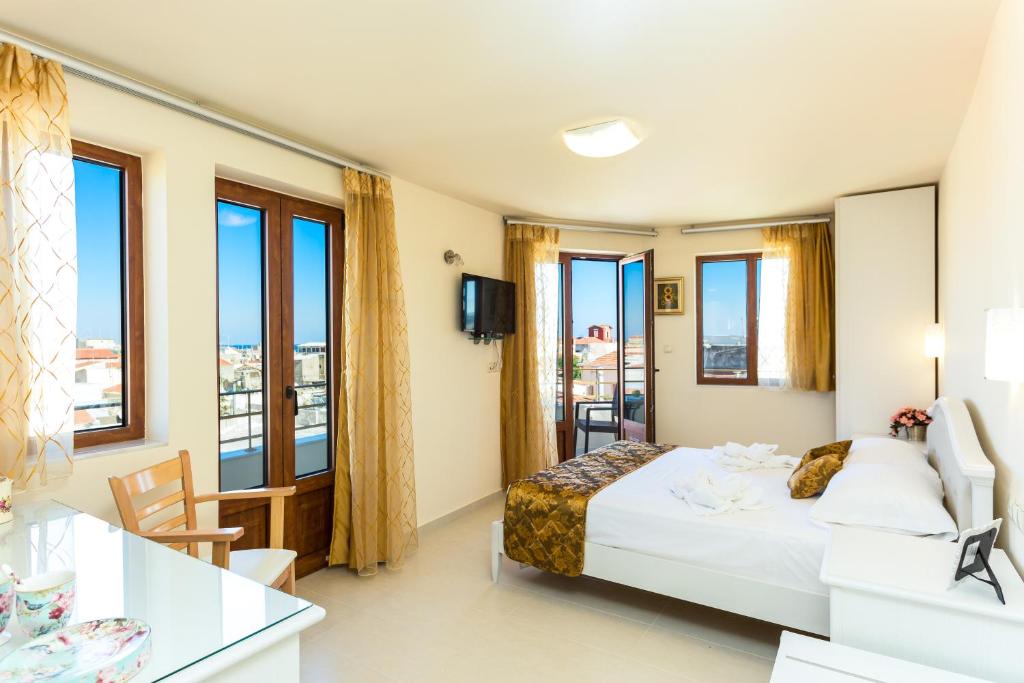 Polyxenia Suites photo 2