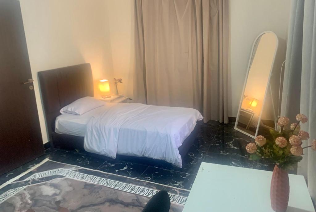Comfort Suite Near Triumph Luxury Hotel - Tap to explore photos