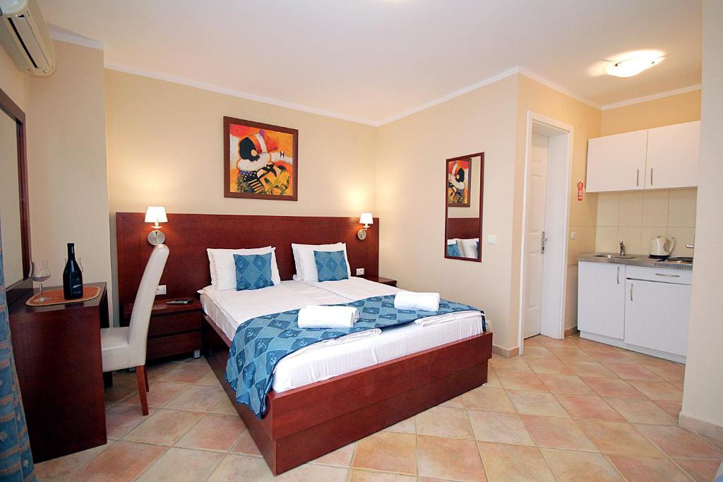 Студио (Номер-студио, вид на море (для 2 взрослых)), Apartments Villa Mare Mar
