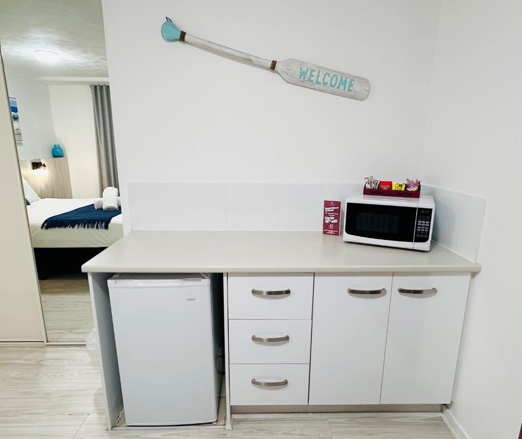 Caloundra Central Apartment Hotel - Tap to explore photos