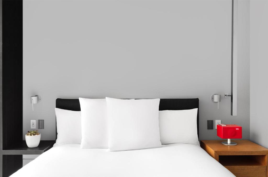 ANDAZ 5TH AVENUE, BY HYATT Room Type - Suite with Street View